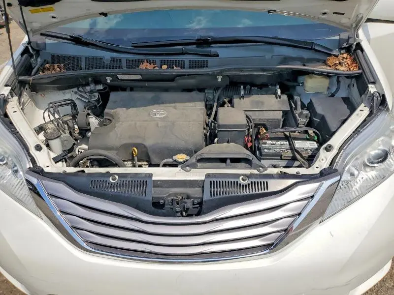 2015 TOYOTA SIENNA XLE 8-PASSENGER  