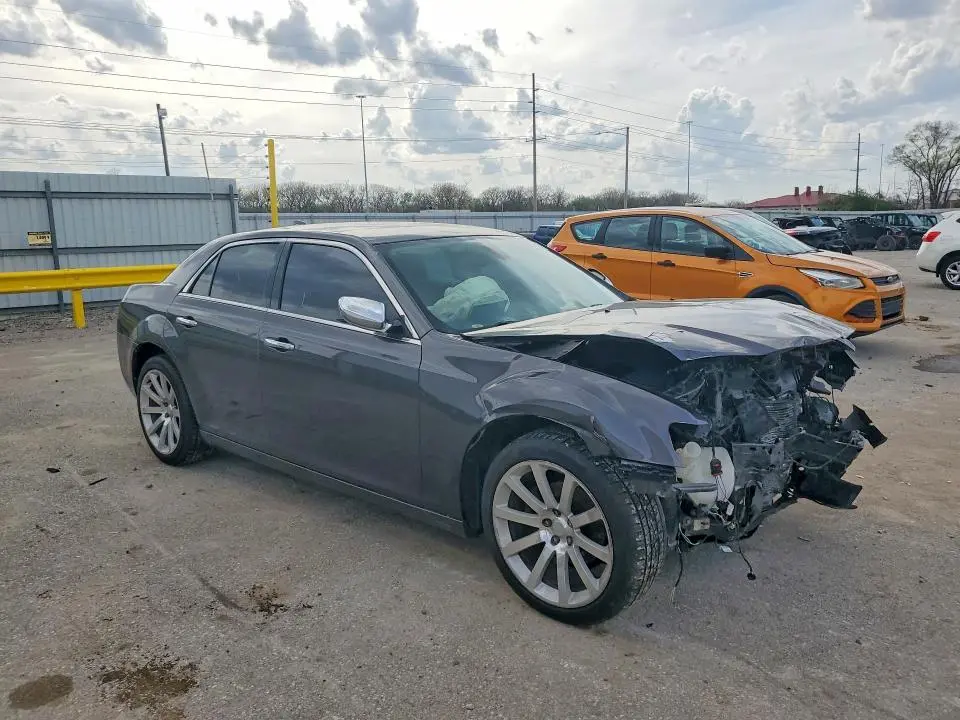2019 CHRYSLER 300 LIMITED  