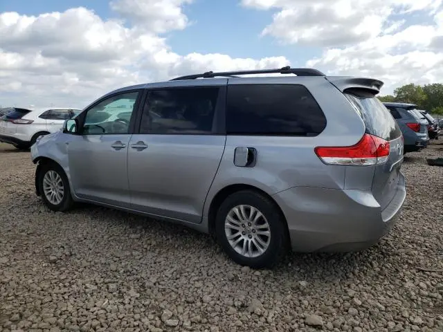 2011 TOYOTA SIENNA XLE
