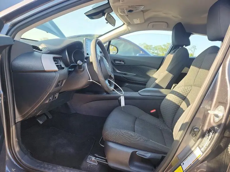 2021 TOYOTA C-HR LE  