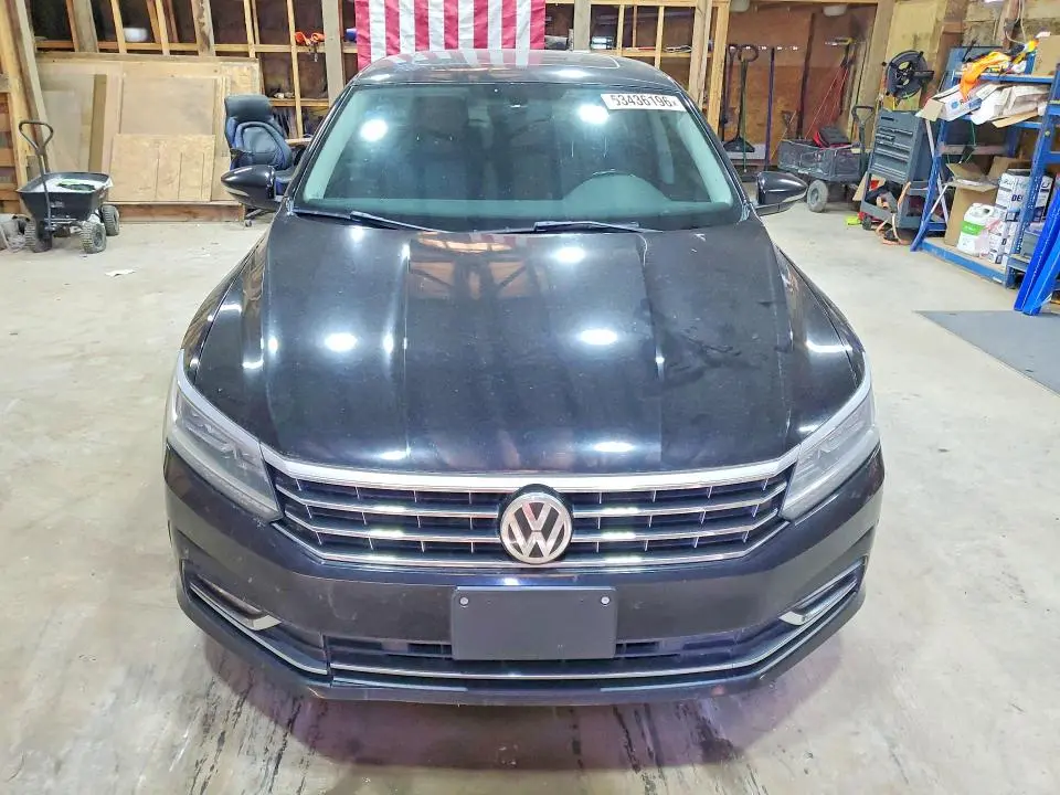 2017 VOLKSWAGEN PASSAT SE  