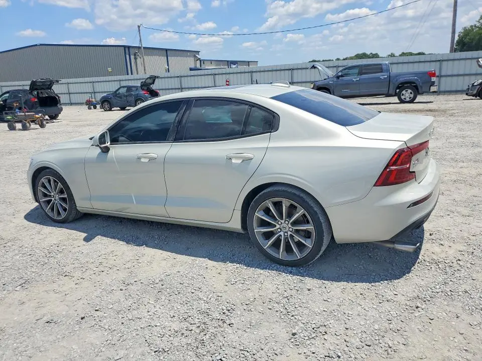 2021 VOLVO S60 T5 MOMENTUM  