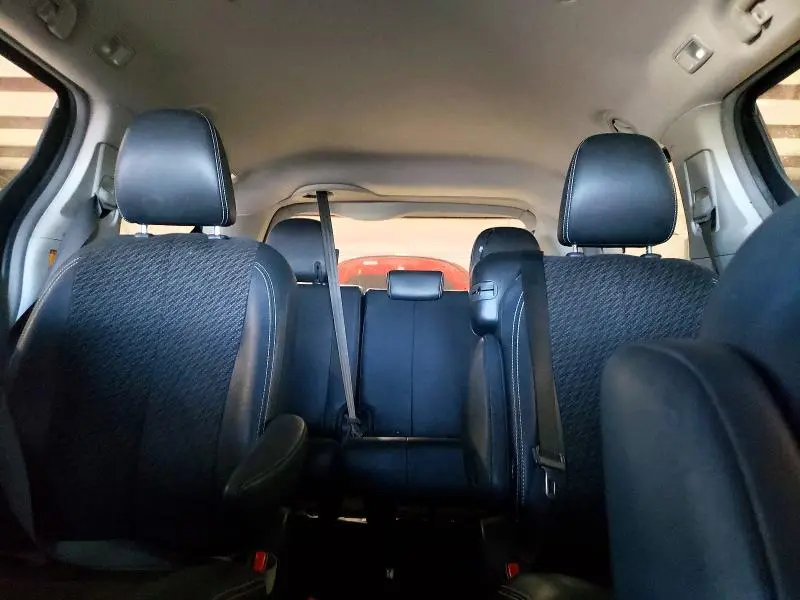 2011 TOYOTA SIENNA SE 8-PASSENGER  