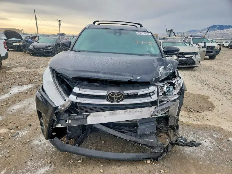 2018 TOYOTA HIGHLANDER XLE  