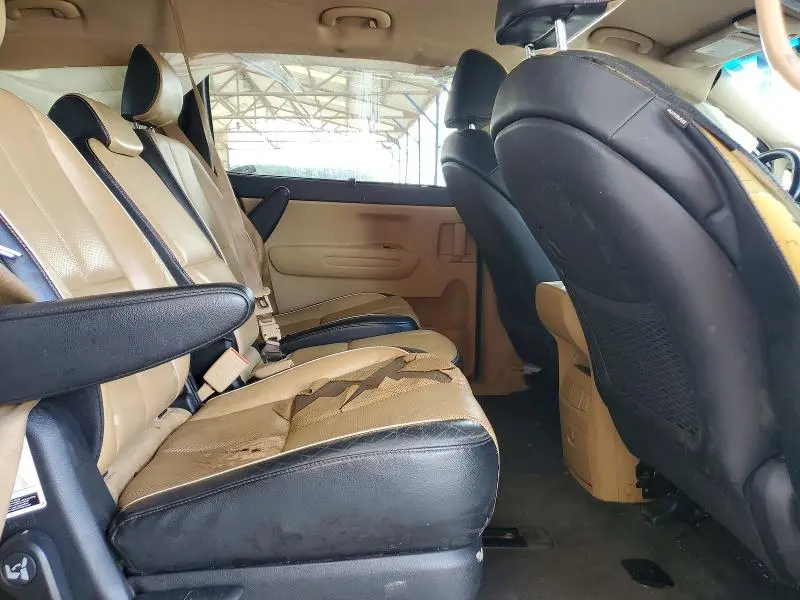 2018 KIA SEDONA LX  