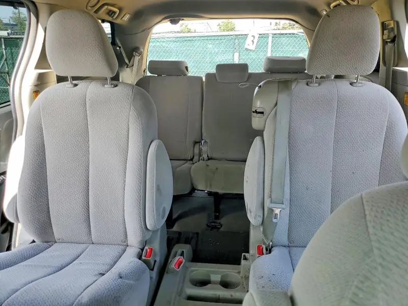 2012 TOYOTA SIENNA LE  