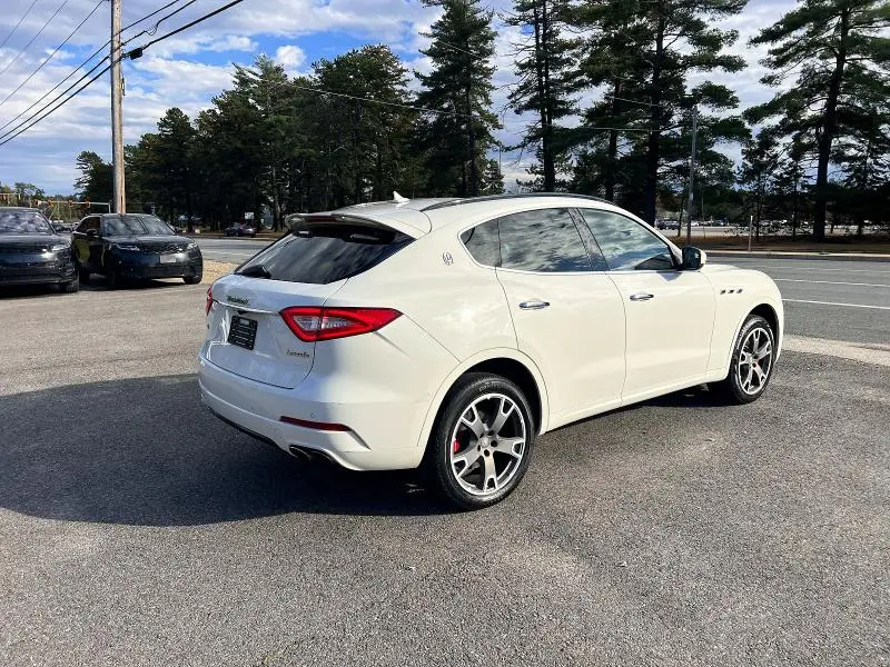 2017 MASERATI LEVANTE SPORT  