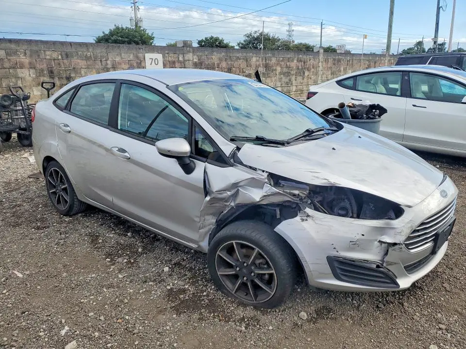2017 FORD FIESTA SE  