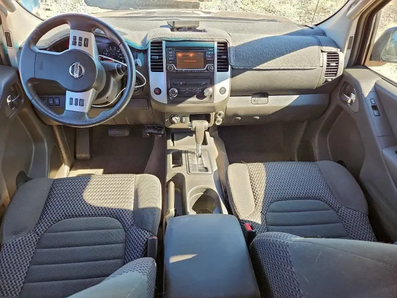 2015 NISSAN FRONTIER SV  