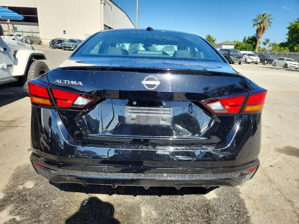 2025 NISSAN ALTIMA SV  
