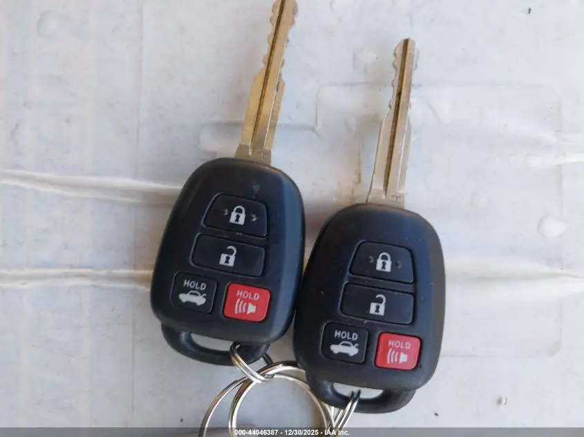 2017 TOYOTA CAMRY LE