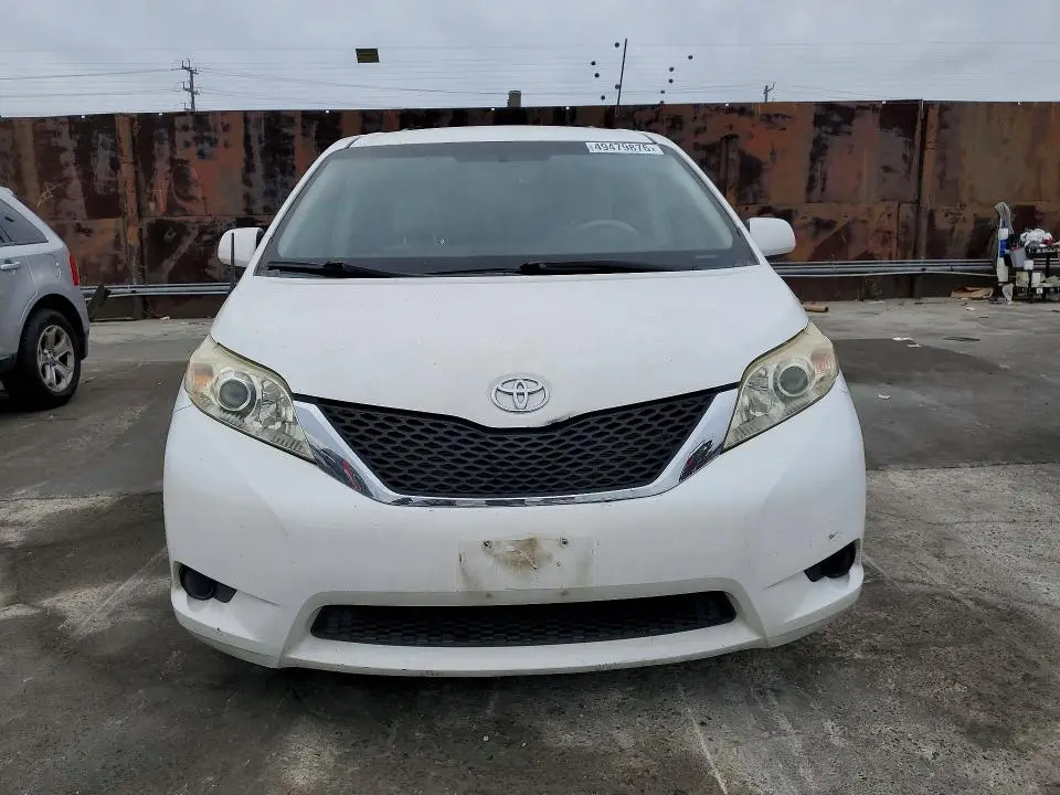 2011 TOYOTA SIENNA LE  