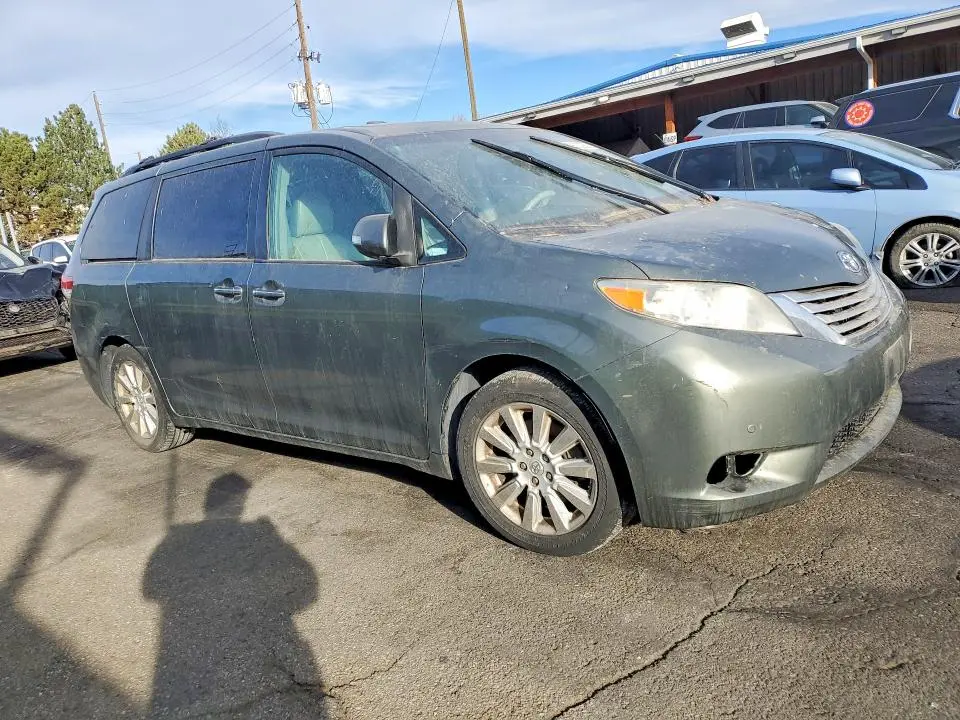 2014 TOYOTA SIENNA LIMITED 7-PASSENGER  