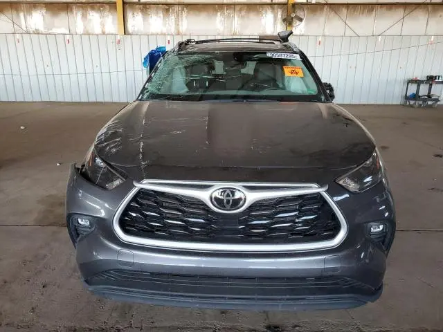 2022 TOYOTA HIGHLANDER XLE  