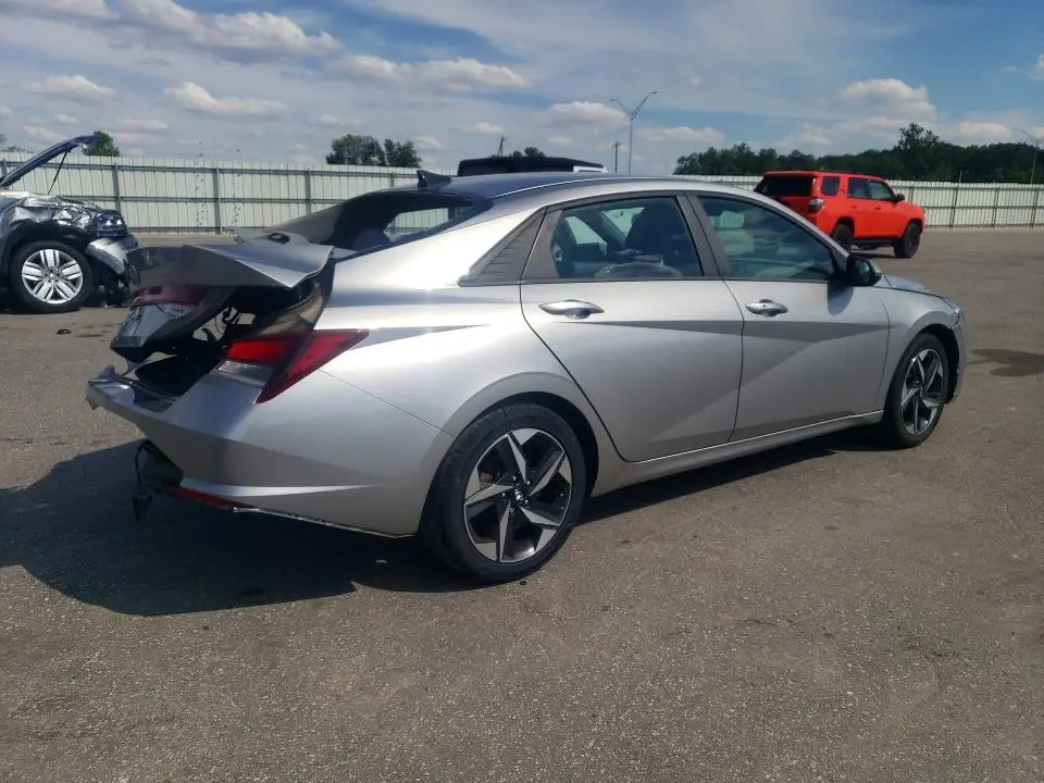 2023 HYUNDAI ELANTRA SEL  
