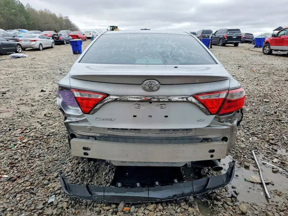 2016 TOYOTA CAMRY SE  