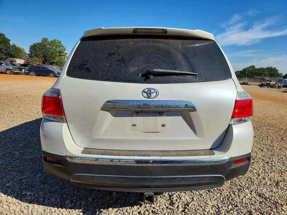 2012 TOYOTA HIGHLANDER SE  