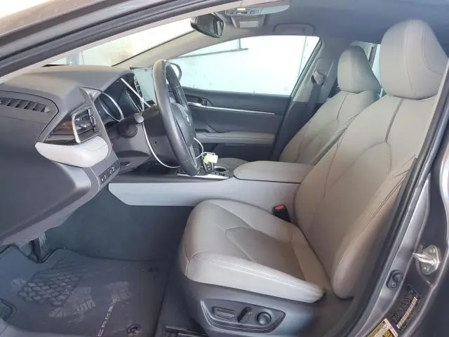 2022 TOYOTA CAMRY XLE  