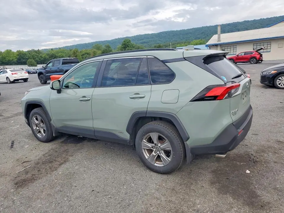 2022 TOYOTA RAV4 XLE  