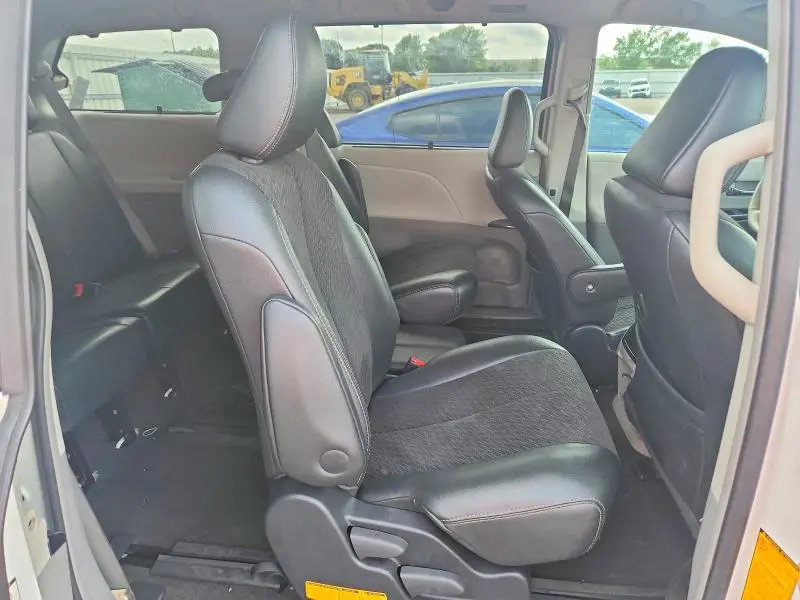 2011 TOYOTA SIENNA SPORT  
