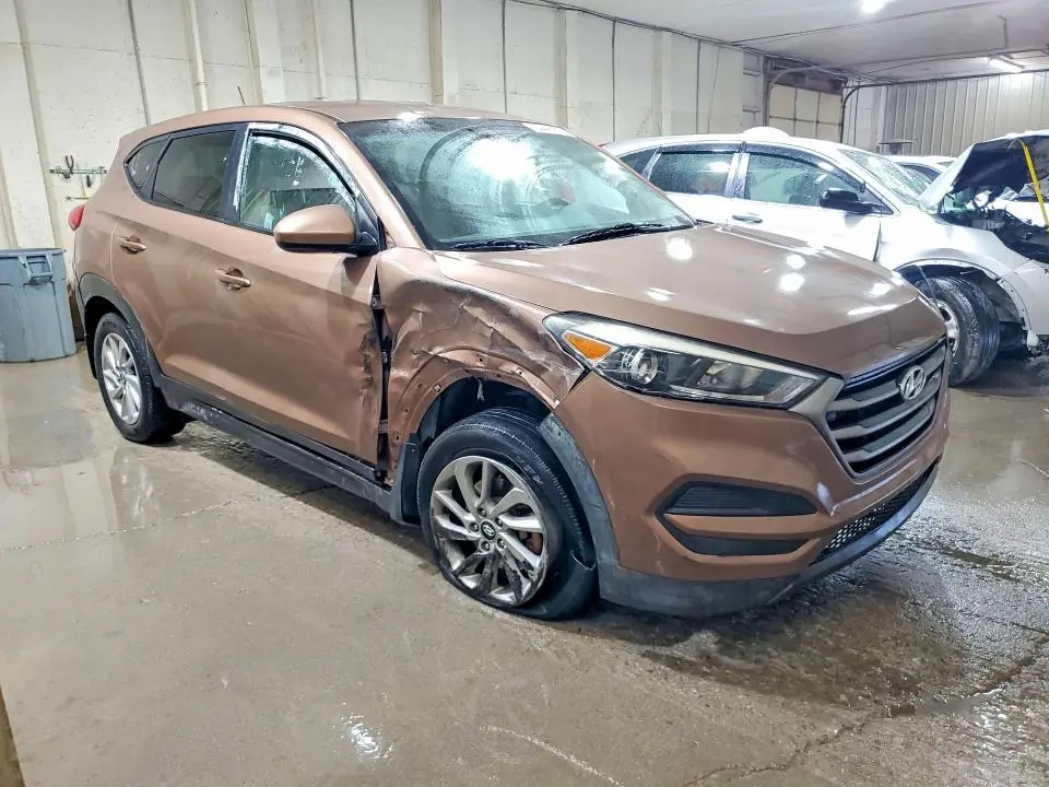 2016 HYUNDAI TUCSON SE  