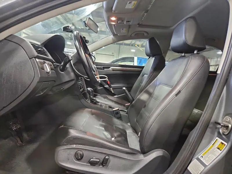 2016 VOLKSWAGEN PASSAT SE  