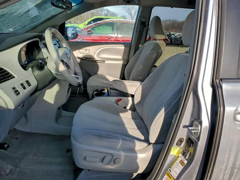 2011 TOYOTA SIENNA LE  