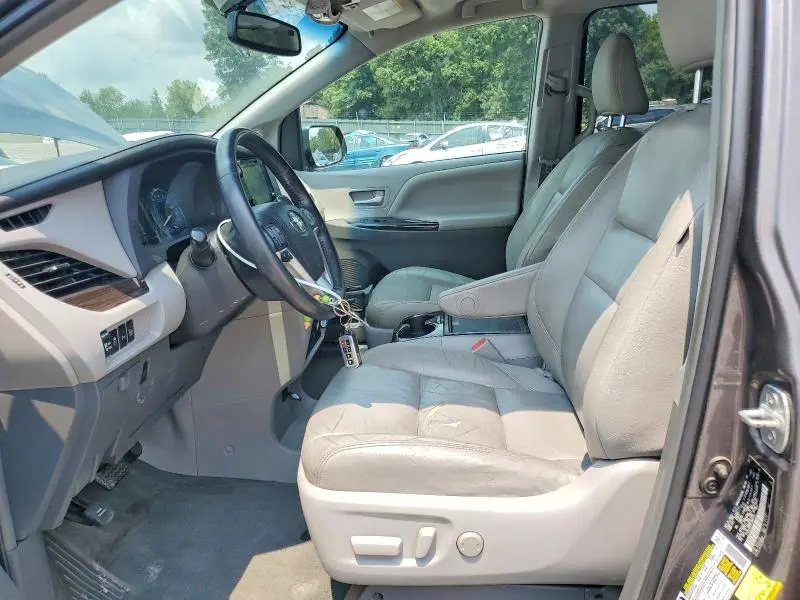 2015 TOYOTA SIENNA XLE PREMIUM 8-PASSENGER  