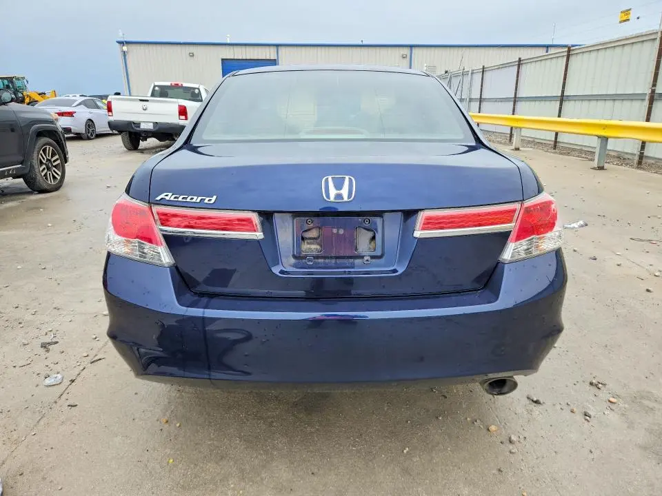 2011 HONDA ACCORD LX  