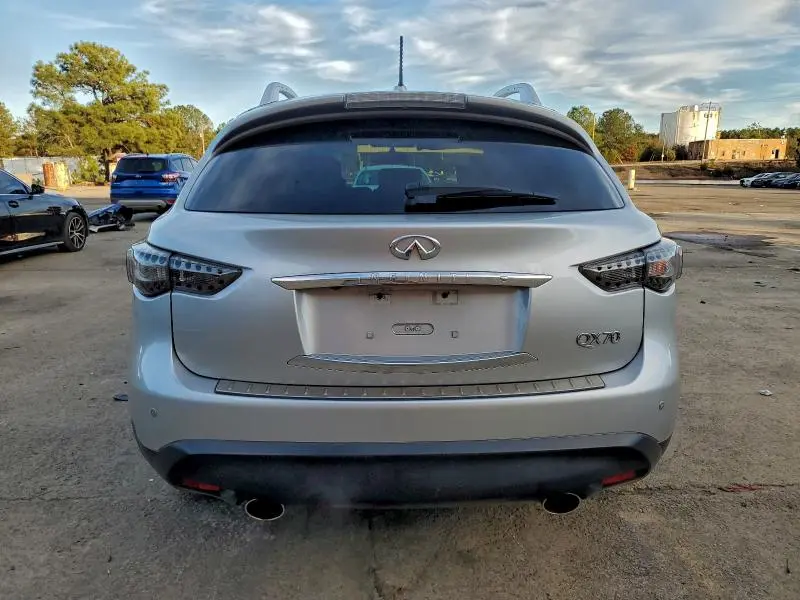 2017 INFINITI QX70   