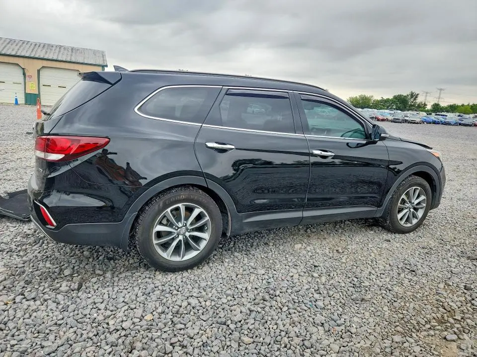 2017 HYUNDAI SANTA FE SE  