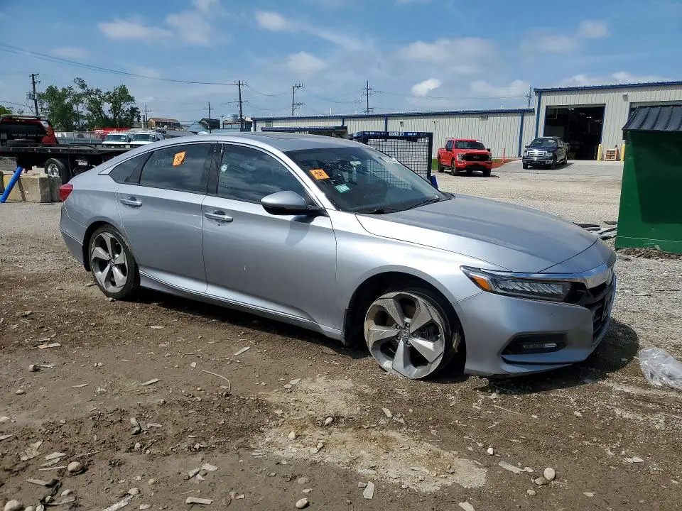 2018 HONDA ACCORD TOURING  