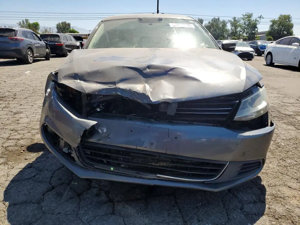 2013 VOLKSWAGEN JETTA SE  