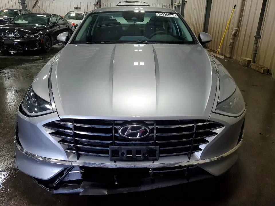 2022 HYUNDAI SONATA SE  