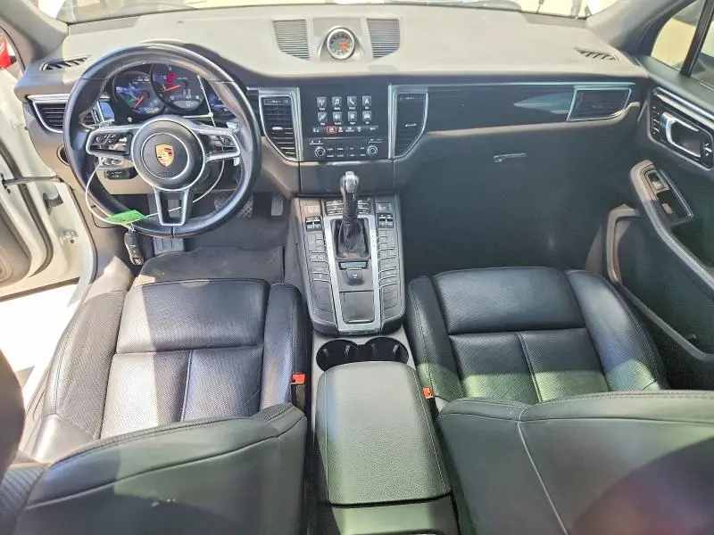 2017 PORSCHE MACAN   