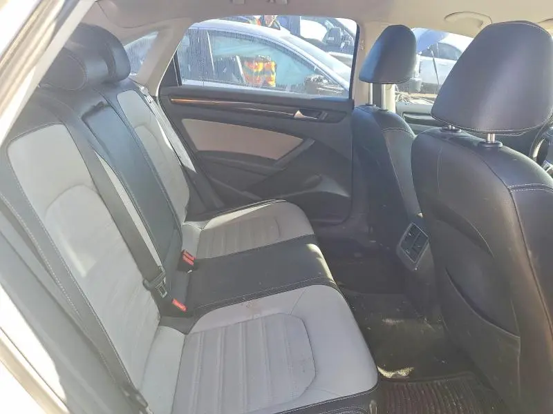 2014 VOLKSWAGEN PASSAT SE  