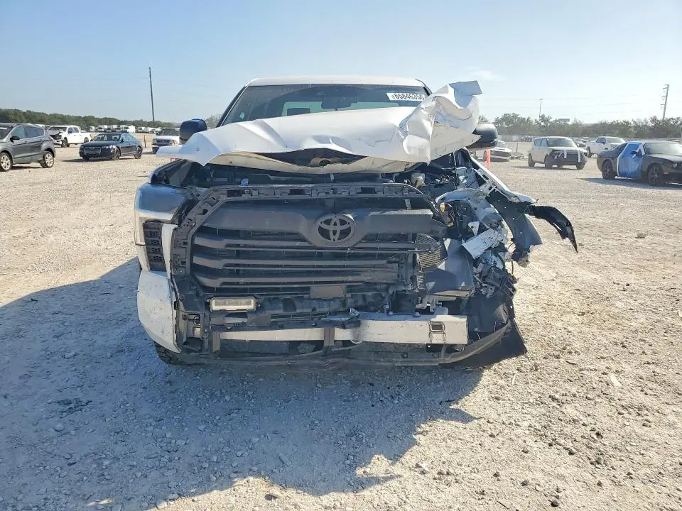 2025 TOYOTA TUNDRA SR5  