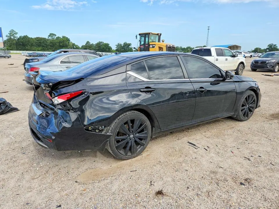 2022 NISSAN ALTIMA SR  