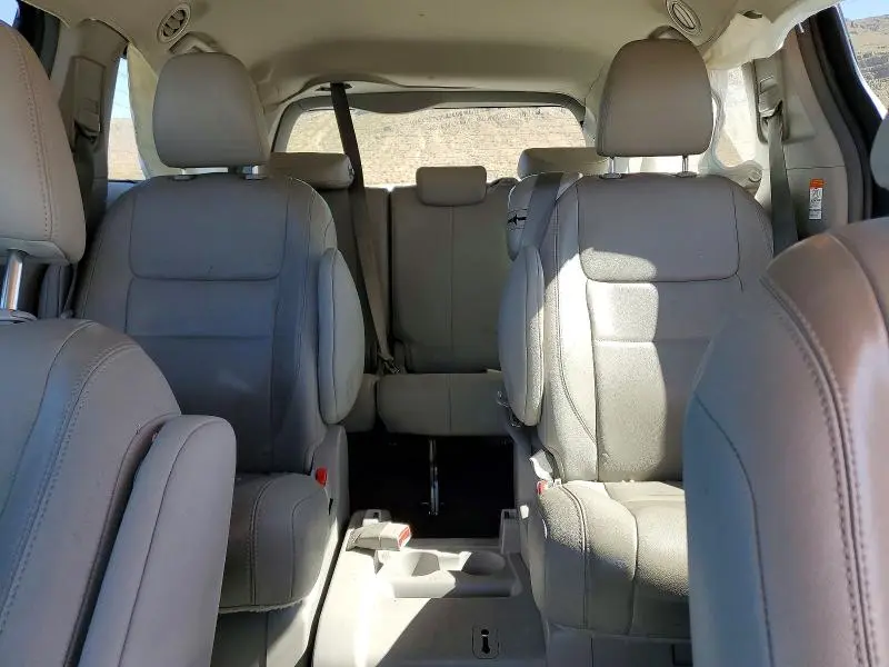 2015 TOYOTA SIENNA XLE 8-PASSENGER  