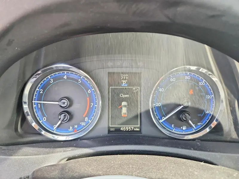 2018 TOYOTA COROLLA XLE  