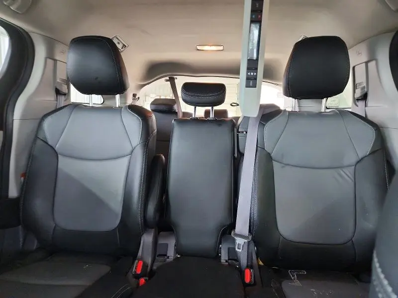 2021 TOYOTA SIENNA LE  