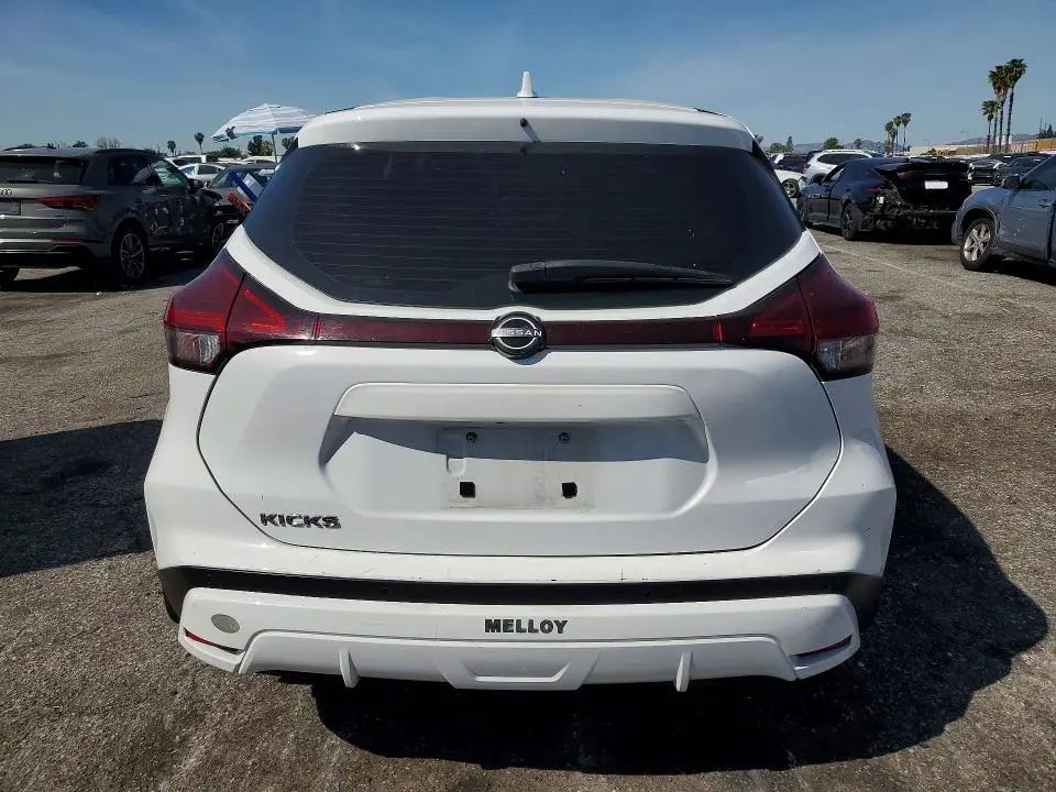 2022 NISSAN KICKS S  
