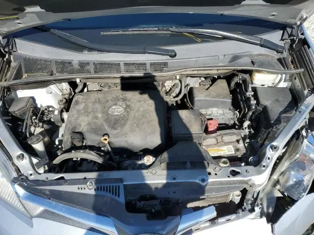 2019 TOYOTA SIENNA XLE