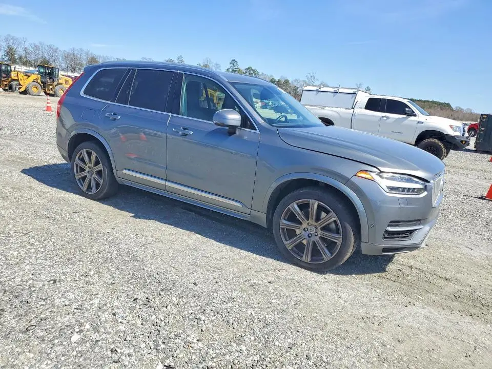 2017 VOLVO XC90 T8  