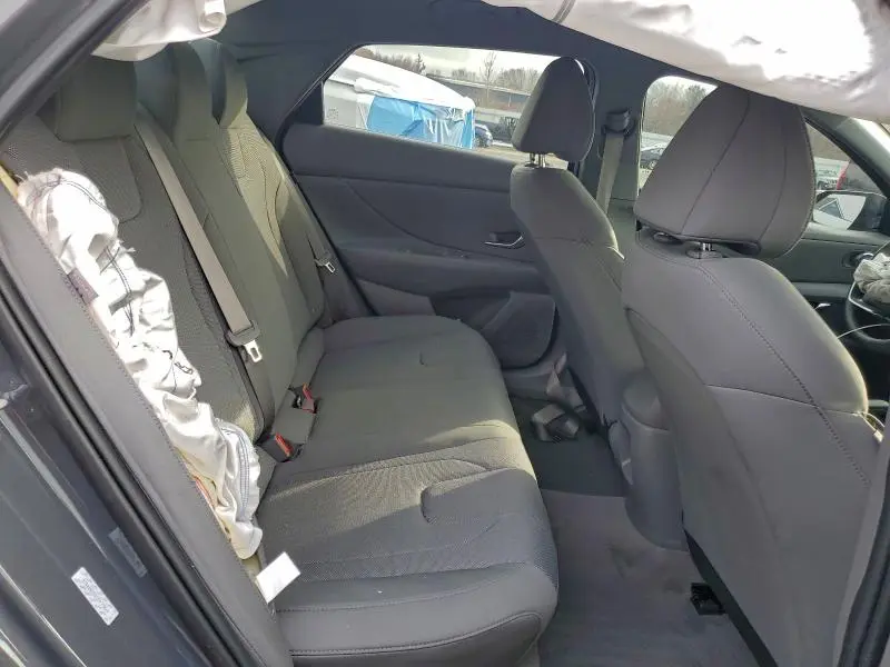 2024 HYUNDAI ELANTRA SE  