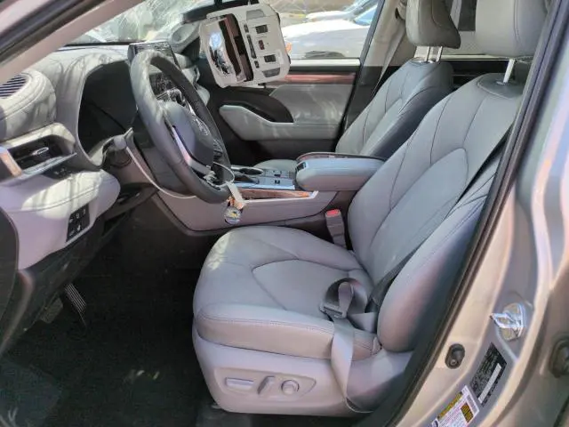 2025 TOYOTA HIGHLANDER LE  