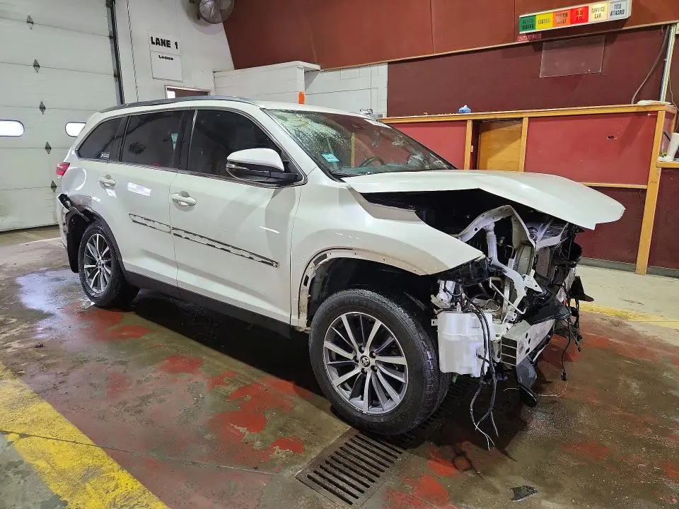 2019 TOYOTA HIGHLANDER XLE  
