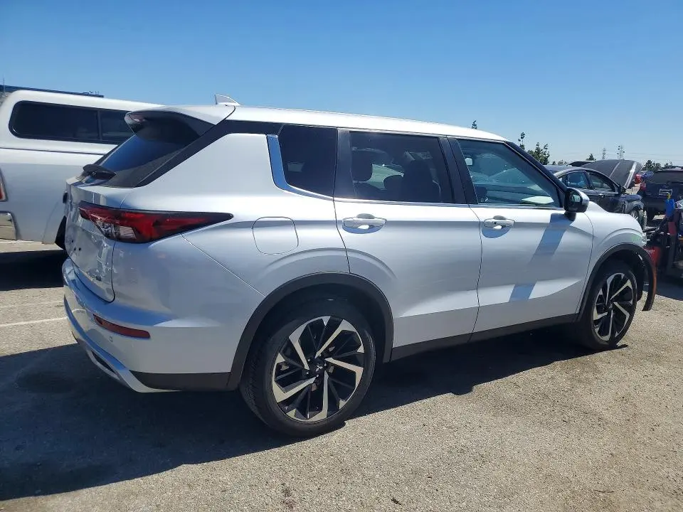 2024 MITSUBISHI OUTLANDER SE  