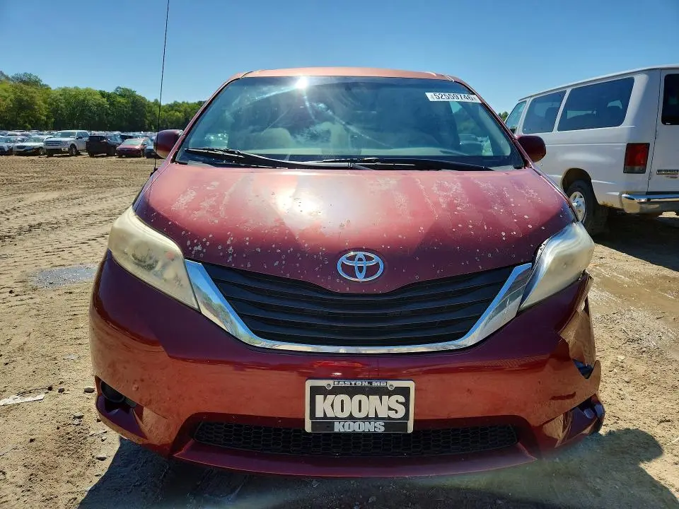 2011 TOYOTA SIENNA LE  