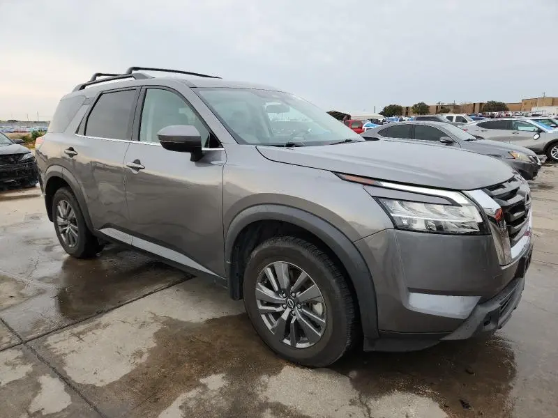 2022 NISSAN PATHFINDER SV  